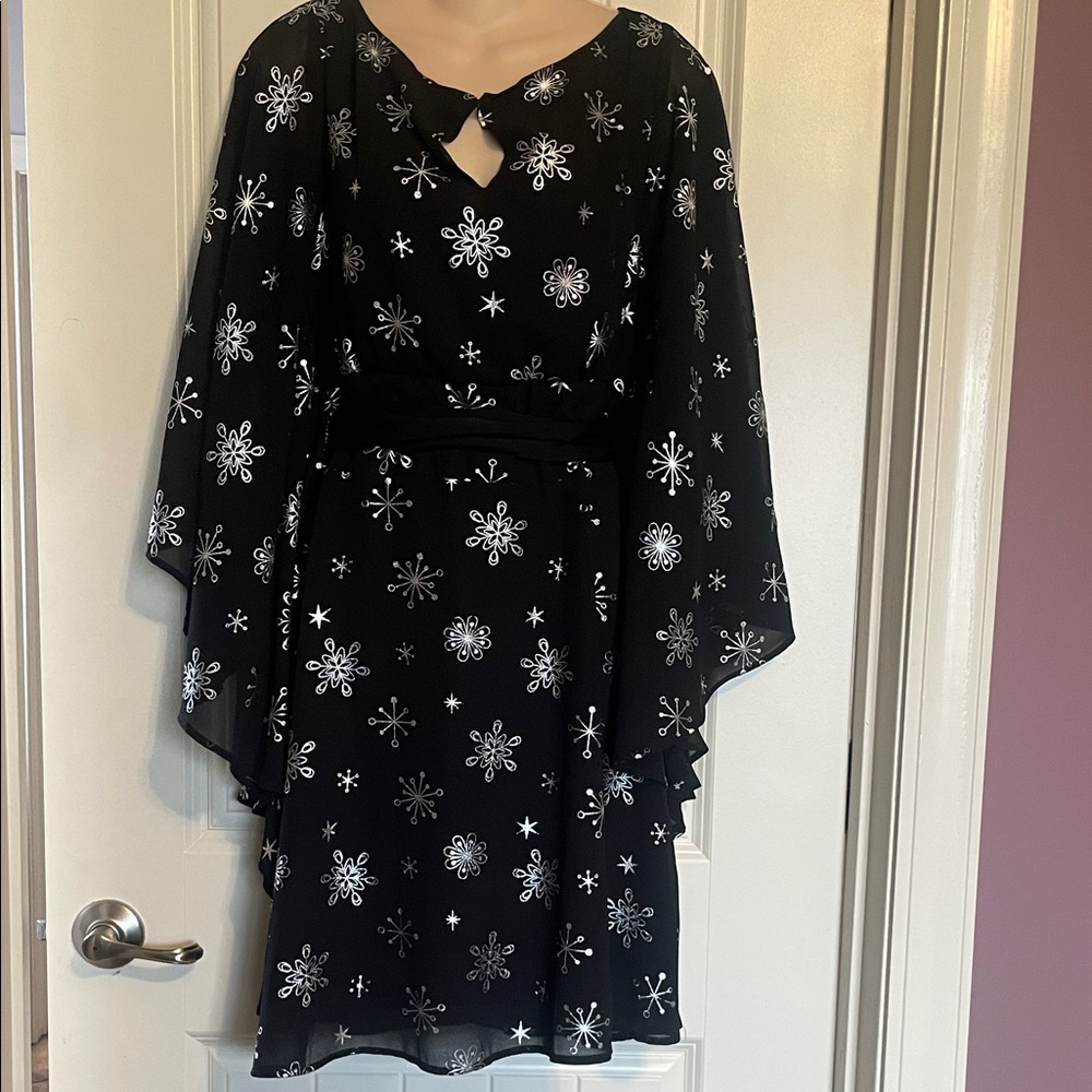 Smak Parlour Black and Silver Snowflake Social Climber Caftan Dress Sz XL